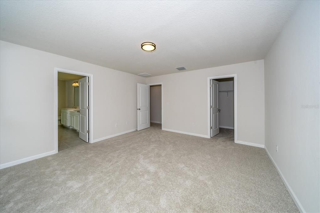 出租: $2,850 (5 贝兹, 3 浴室, 2370 平方英尺)