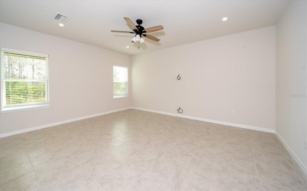 出租: $2,850 (5 贝兹, 3 浴室, 2370 平方英尺)