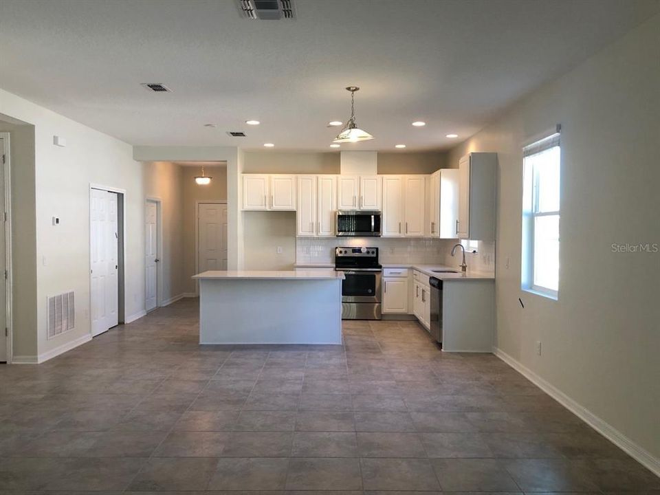 出租: $1,895 (3 贝兹, 2 浴室, 1677 平方英尺)