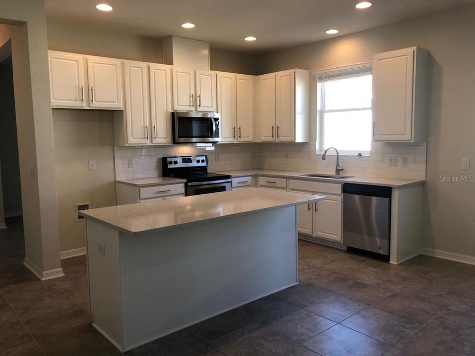 出租: $1,895 (3 贝兹, 2 浴室, 1677 平方英尺)