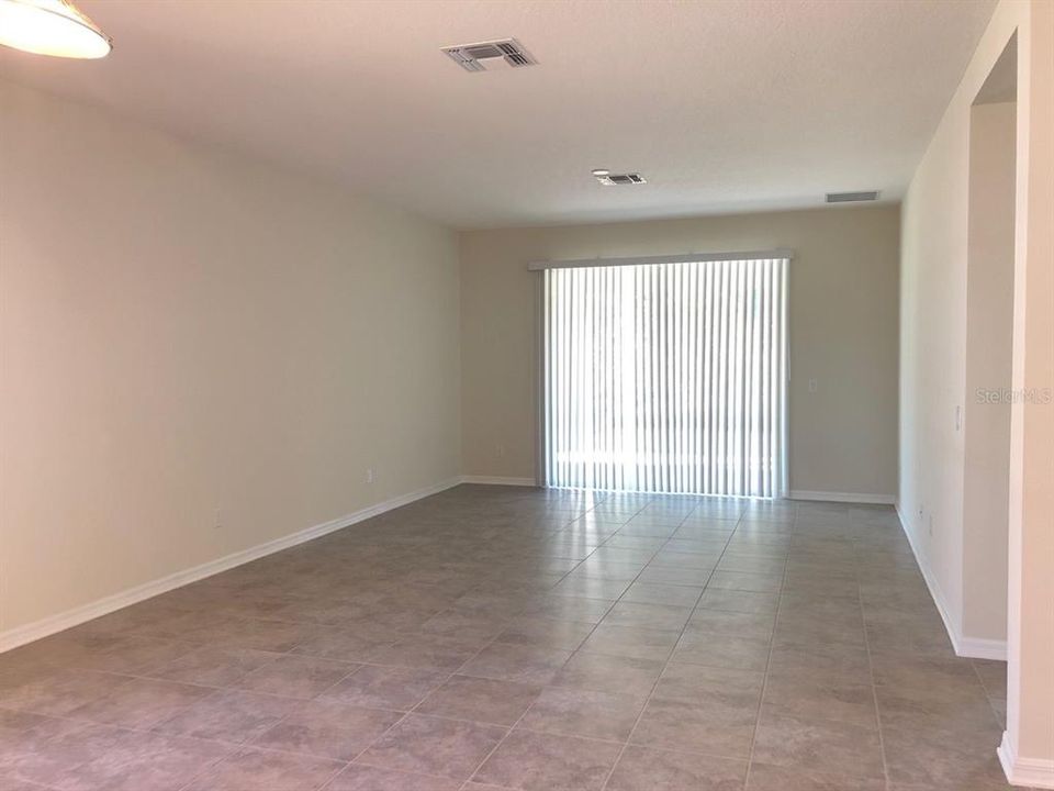 出租: $1,895 (3 贝兹, 2 浴室, 1677 平方英尺)