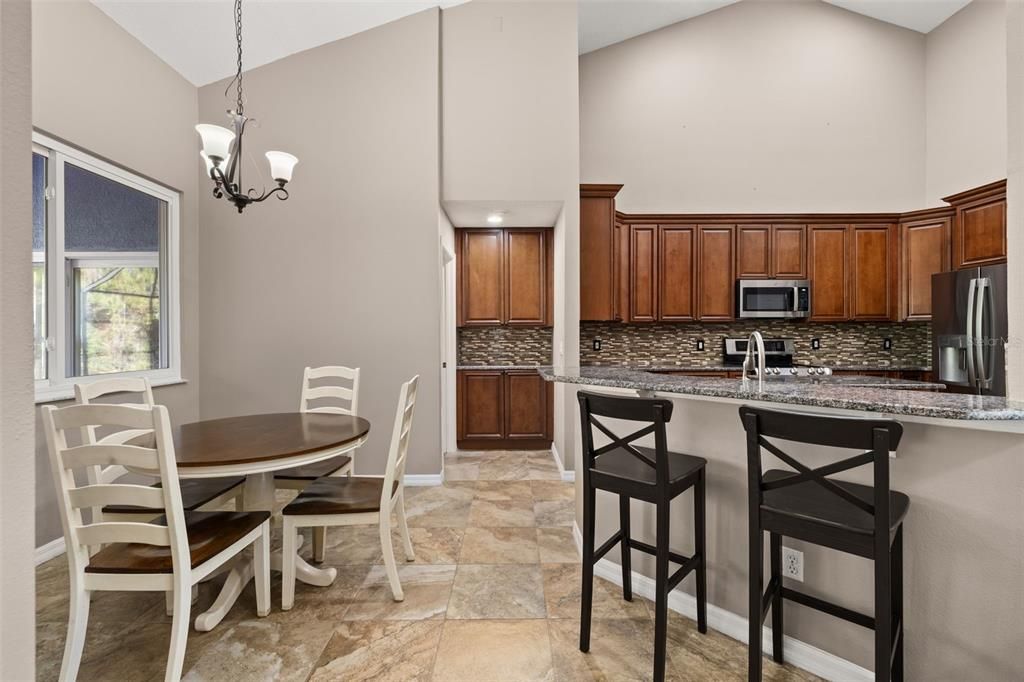 Activo con contrato: $720,000 (4 camas, 3 baños, 2926 Pies cuadrados)