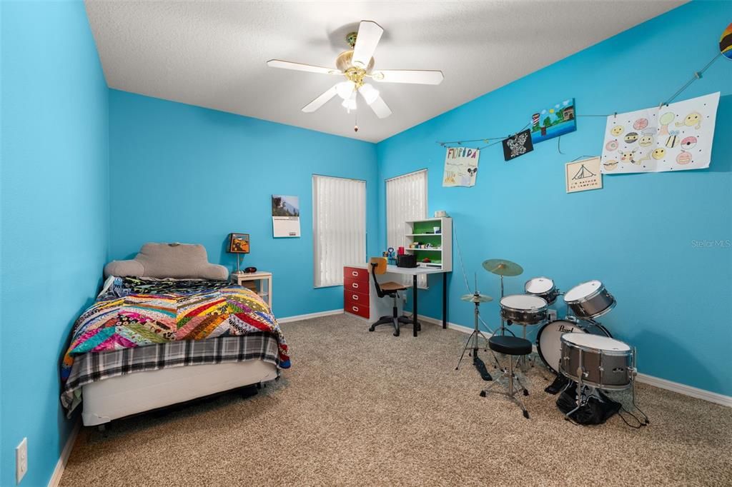 Activo con contrato: $720,000 (4 camas, 3 baños, 2926 Pies cuadrados)