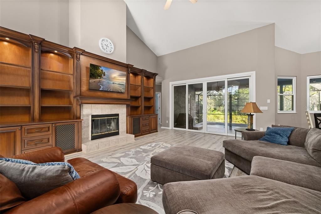 Activo con contrato: $720,000 (4 camas, 3 baños, 2926 Pies cuadrados)