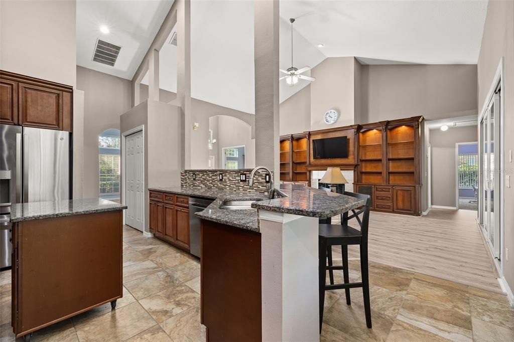 Activo con contrato: $720,000 (4 camas, 3 baños, 2926 Pies cuadrados)