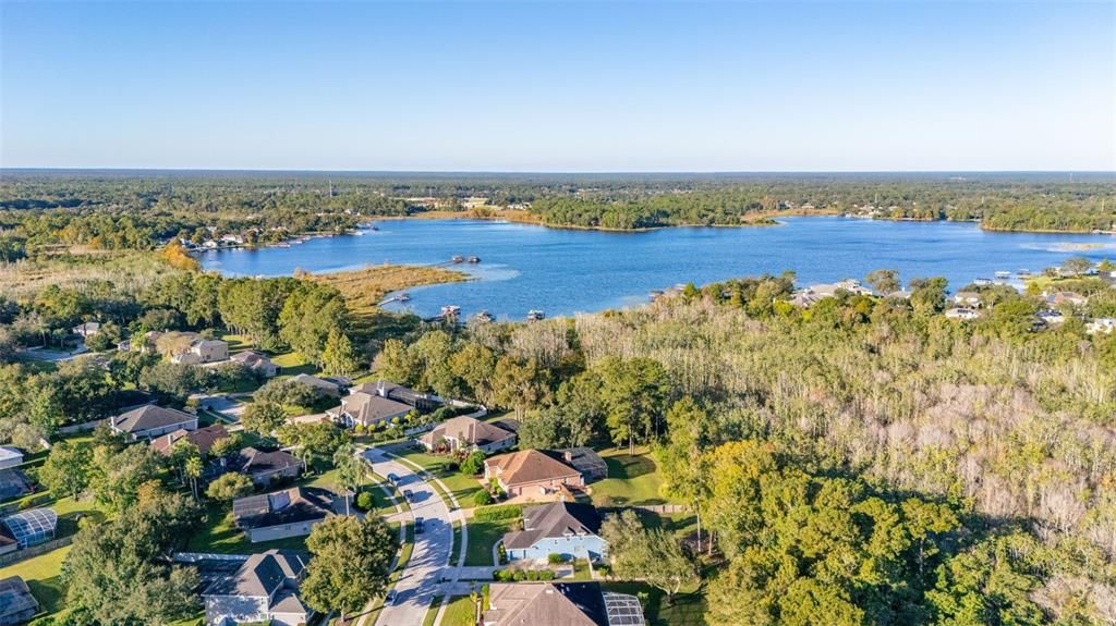 Activo con contrato: $720,000 (4 camas, 3 baños, 2926 Pies cuadrados)