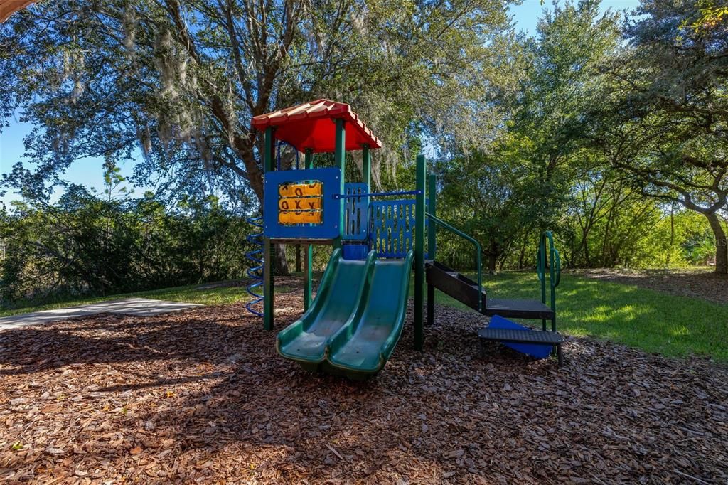 Activo con contrato: $720,000 (4 camas, 3 baños, 2926 Pies cuadrados)