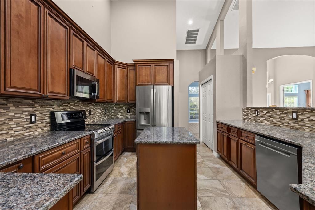 Activo con contrato: $720,000 (4 camas, 3 baños, 2926 Pies cuadrados)