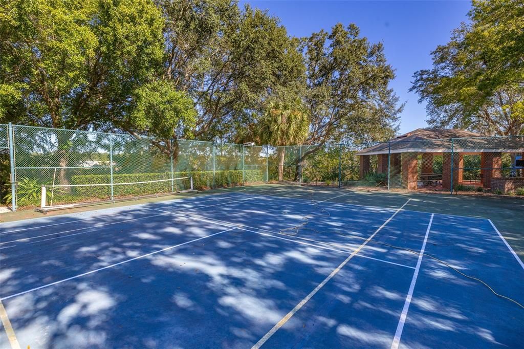 Activo con contrato: $720,000 (4 camas, 3 baños, 2926 Pies cuadrados)