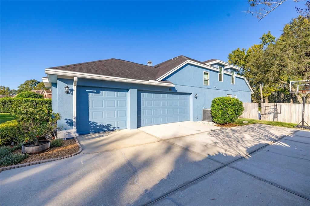 Activo con contrato: $720,000 (4 camas, 3 baños, 2926 Pies cuadrados)