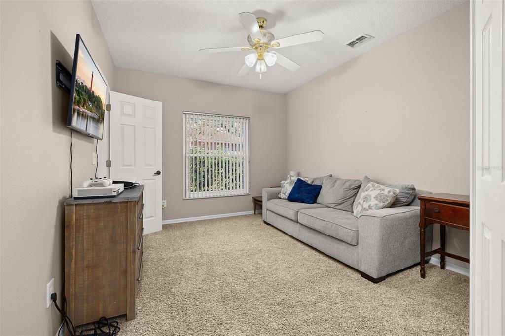 Activo con contrato: $720,000 (4 camas, 3 baños, 2926 Pies cuadrados)