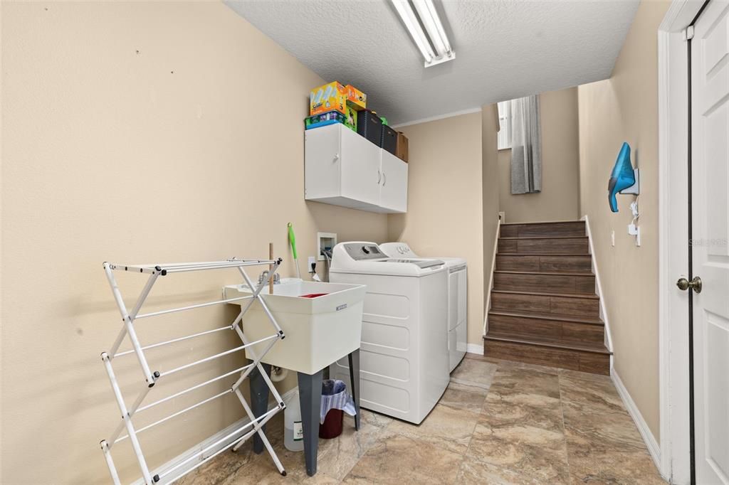 Activo con contrato: $720,000 (4 camas, 3 baños, 2926 Pies cuadrados)