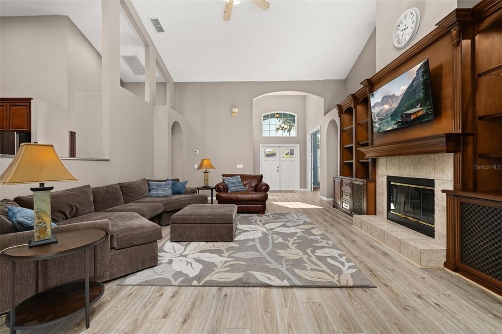 Activo con contrato: $720,000 (4 camas, 3 baños, 2926 Pies cuadrados)