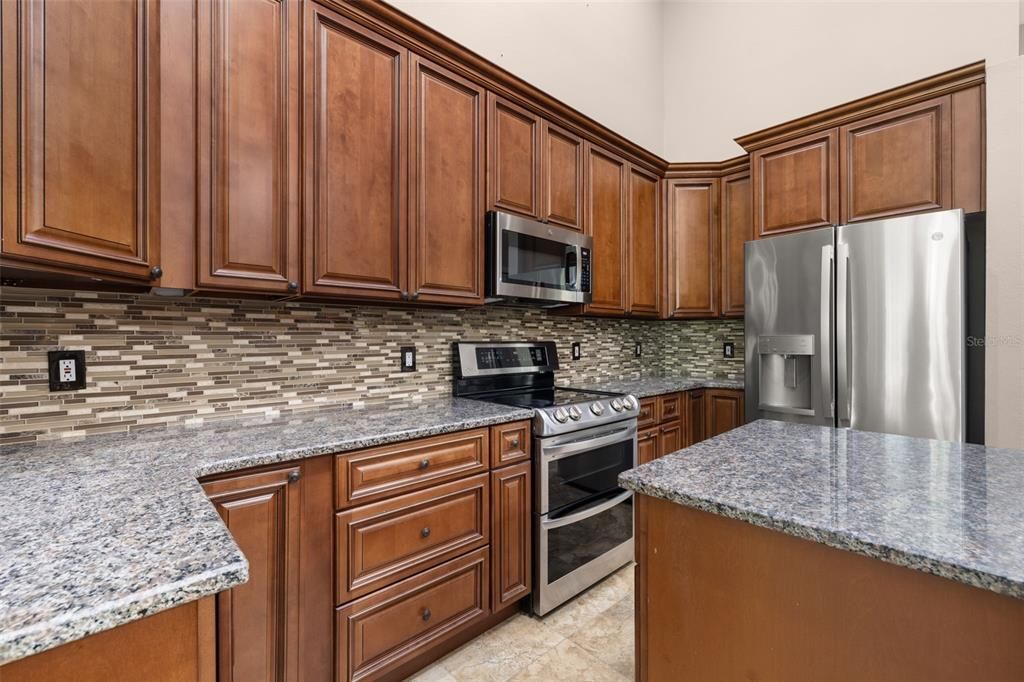 Activo con contrato: $720,000 (4 camas, 3 baños, 2926 Pies cuadrados)