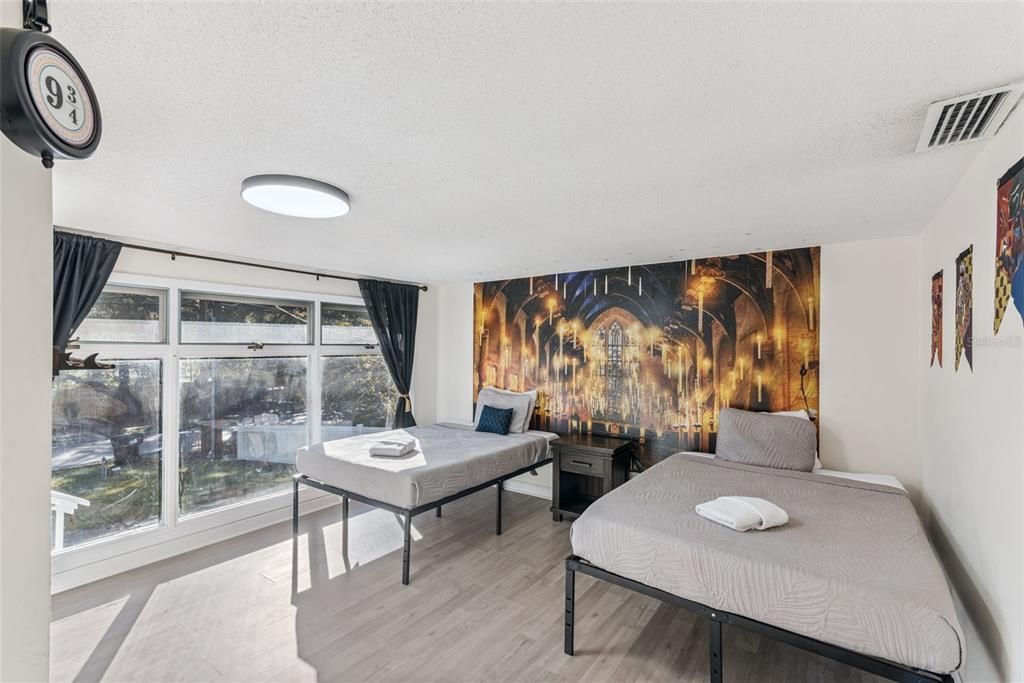 For Sale: $399,999 (4 beds, 2 baths, 1696 Square Feet)