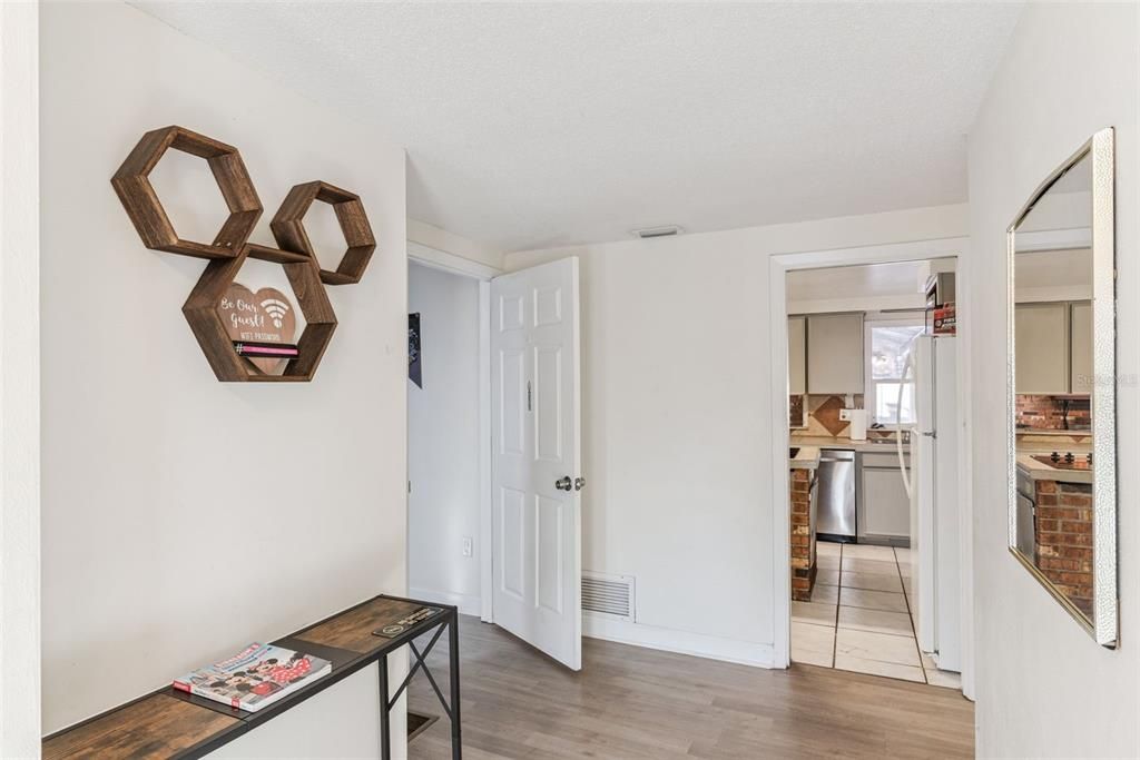 For Sale: $399,999 (4 beds, 2 baths, 1696 Square Feet)