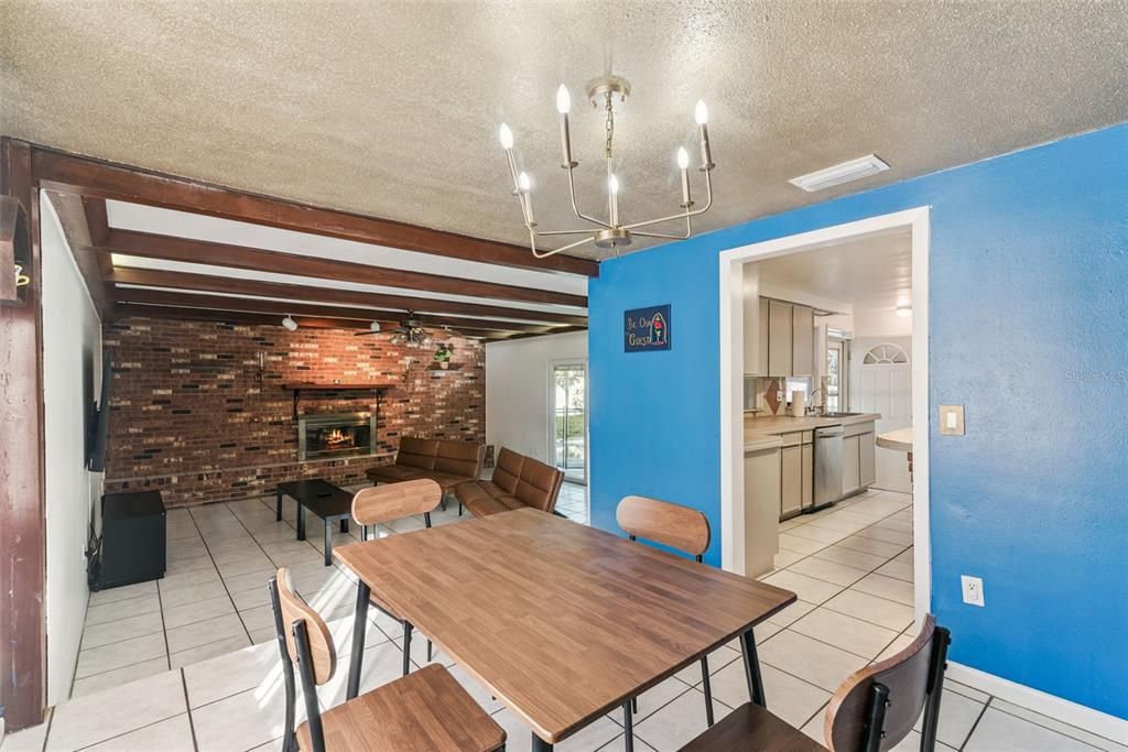 For Sale: $399,999 (4 beds, 2 baths, 1696 Square Feet)