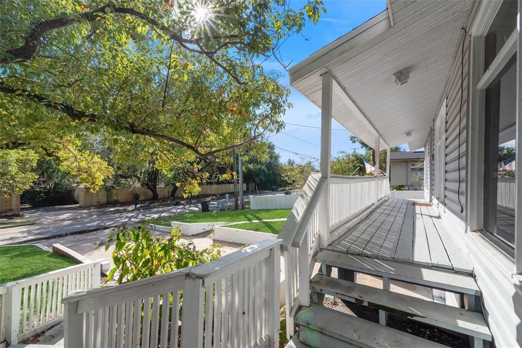 For Sale: $399,999 (4 beds, 2 baths, 1696 Square Feet)