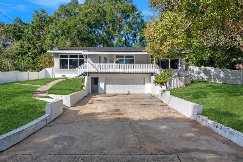 For Sale: $399,999 (4 beds, 2 baths, 1696 Square Feet)