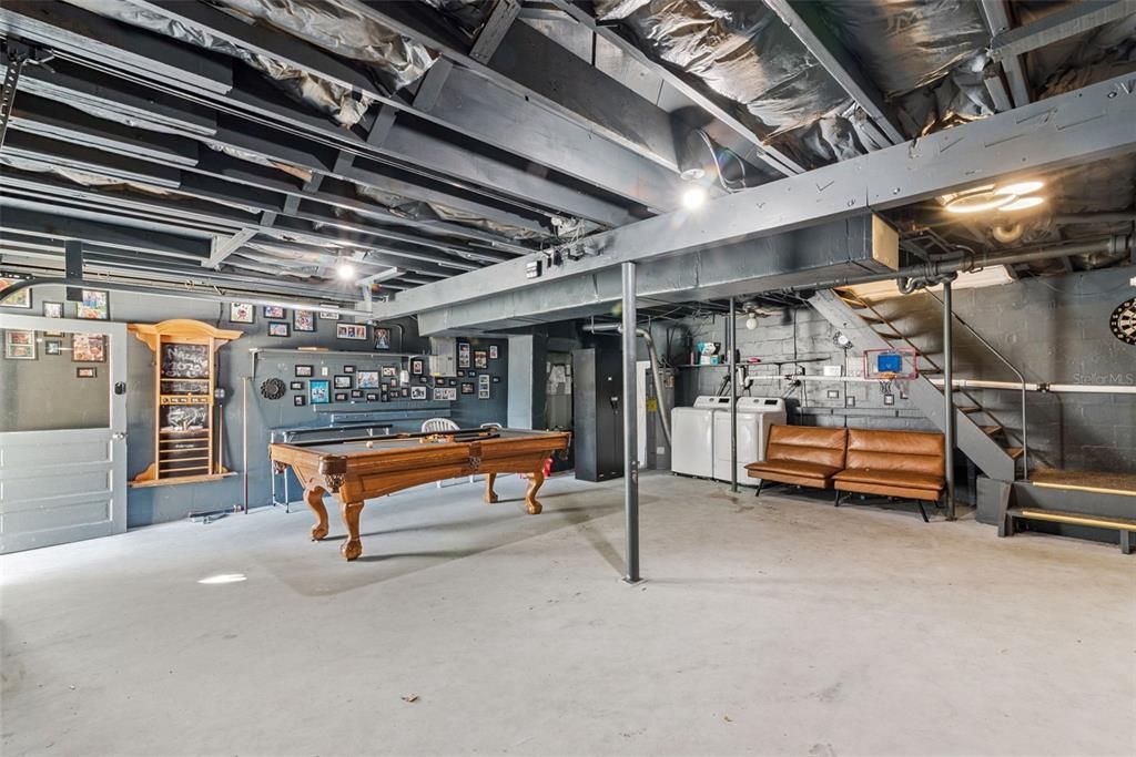 For Sale: $399,999 (4 beds, 2 baths, 1696 Square Feet)