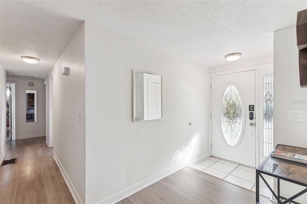 For Sale: $399,999 (4 beds, 2 baths, 1696 Square Feet)