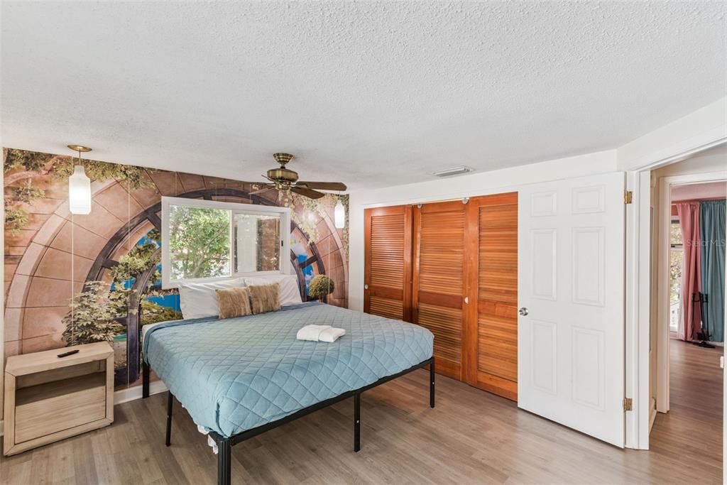 For Sale: $399,999 (4 beds, 2 baths, 1696 Square Feet)