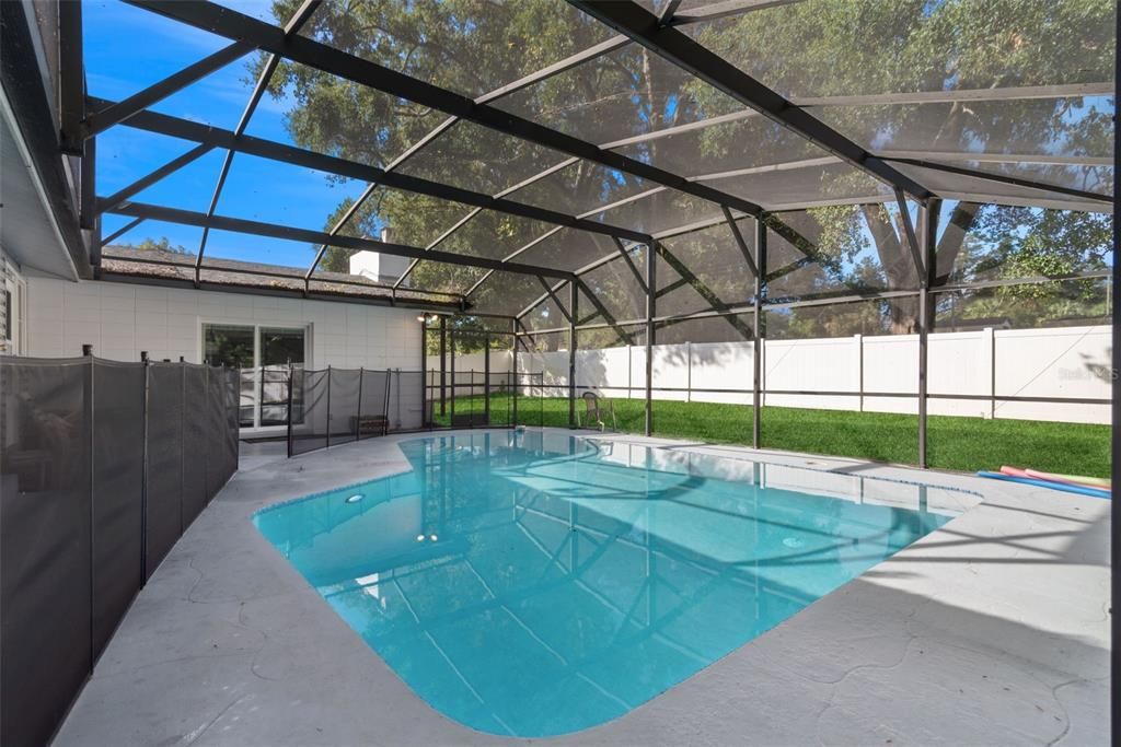 For Sale: $399,999 (4 beds, 2 baths, 1696 Square Feet)