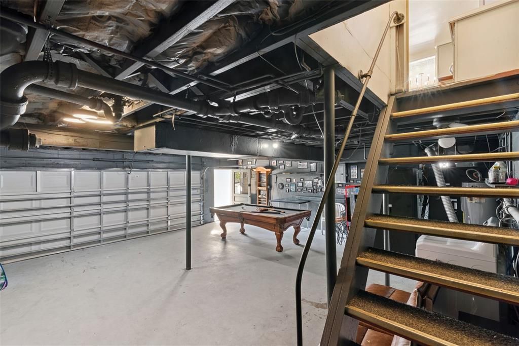 For Sale: $399,999 (4 beds, 2 baths, 1696 Square Feet)