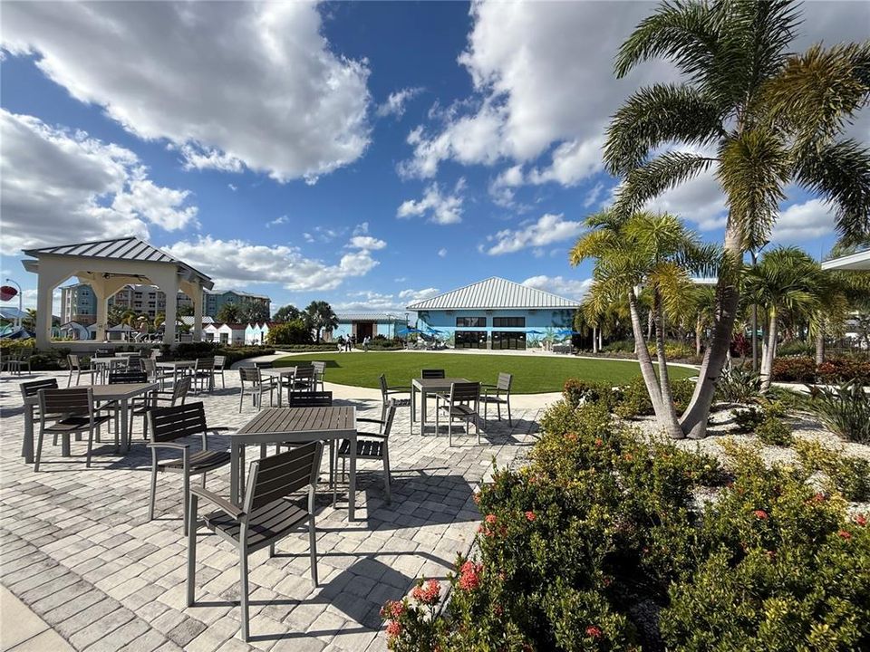 For Sale: $549,990 (2 beds, 2 baths, 1113 Square Feet)