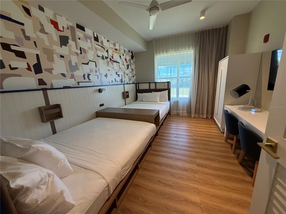 For Sale: $549,990 (2 beds, 2 baths, 1113 Square Feet)