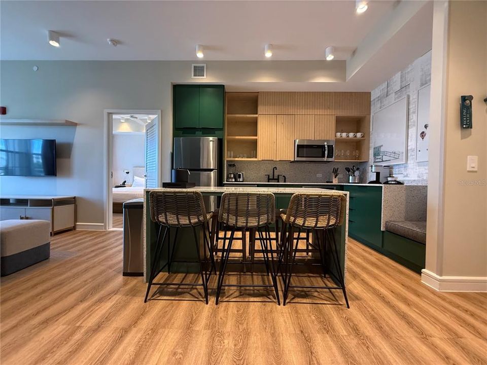 For Sale: $549,990 (2 beds, 2 baths, 1113 Square Feet)