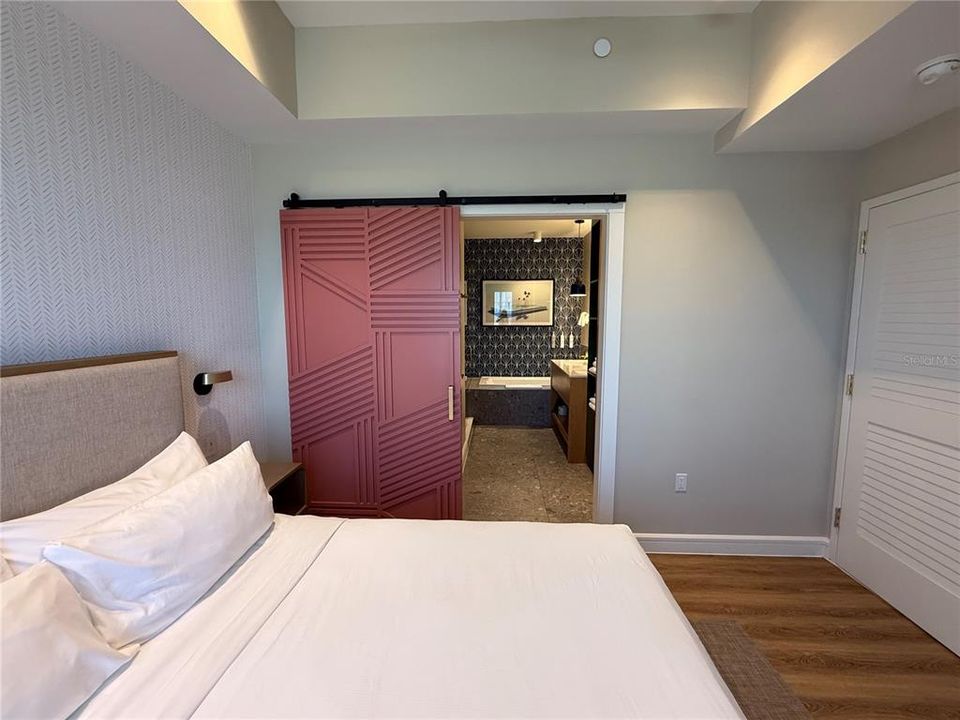 For Sale: $549,990 (2 beds, 2 baths, 1113 Square Feet)