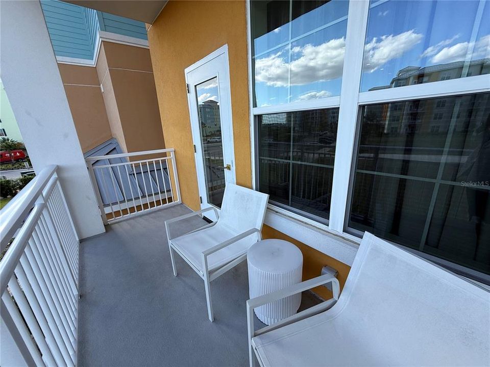 For Sale: $549,990 (2 beds, 2 baths, 1113 Square Feet)