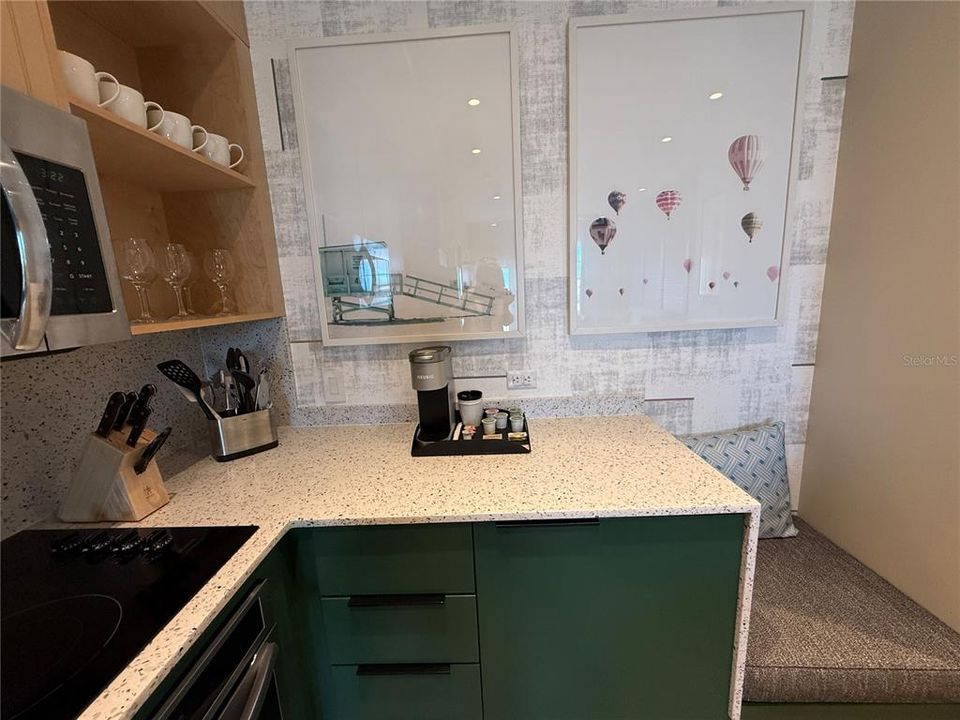 For Sale: $549,990 (2 beds, 2 baths, 1113 Square Feet)