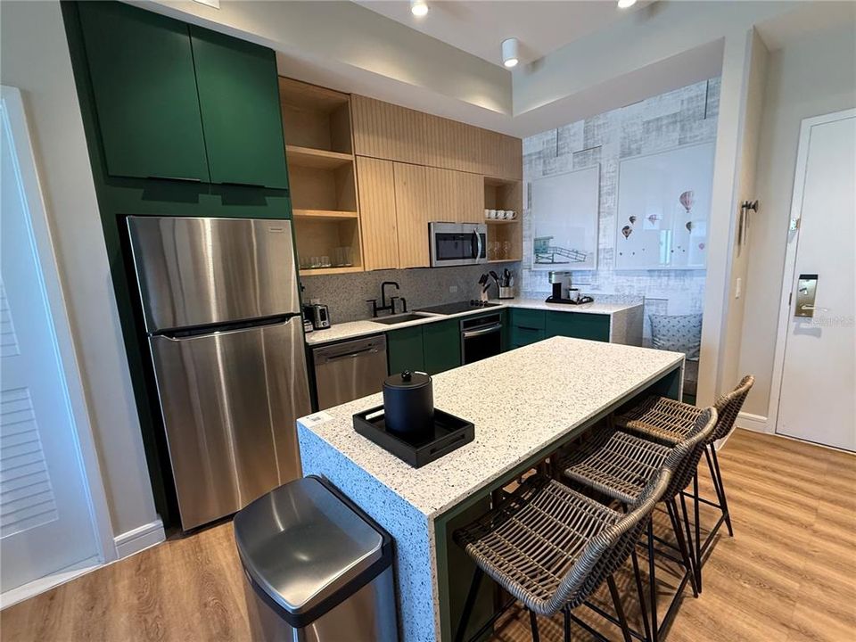 For Sale: $549,990 (2 beds, 2 baths, 1113 Square Feet)