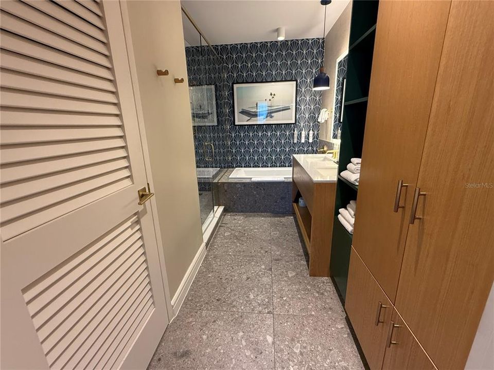 For Sale: $549,990 (2 beds, 2 baths, 1113 Square Feet)