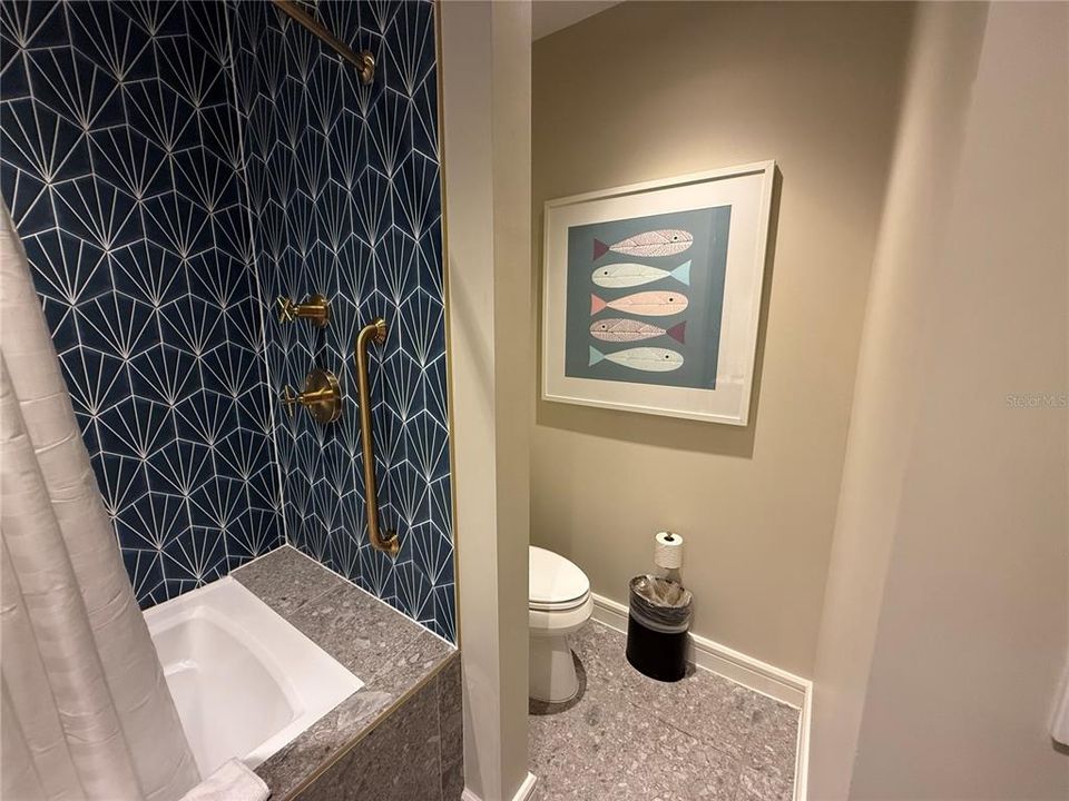 For Sale: $549,990 (2 beds, 2 baths, 1113 Square Feet)