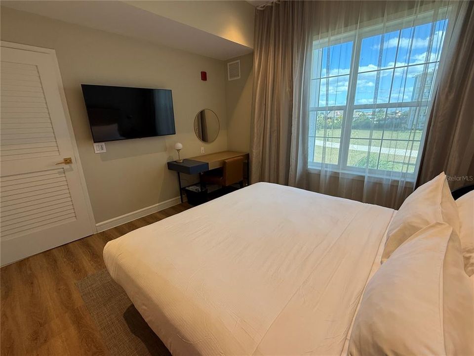 For Sale: $549,990 (2 beds, 2 baths, 1113 Square Feet)