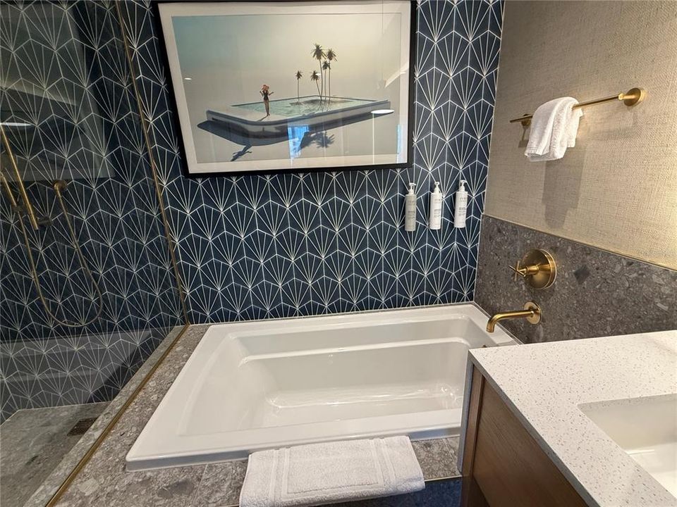 For Sale: $549,990 (2 beds, 2 baths, 1113 Square Feet)