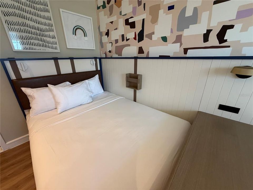 For Sale: $549,990 (2 beds, 2 baths, 1113 Square Feet)