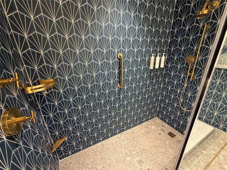 For Sale: $549,990 (2 beds, 2 baths, 1113 Square Feet)