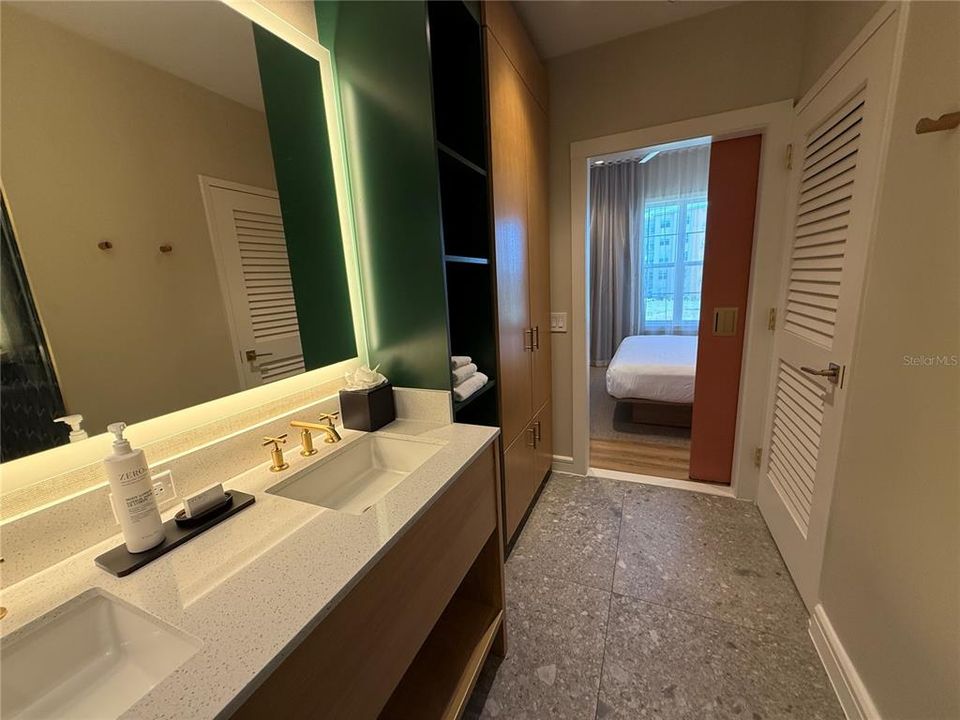 For Sale: $549,990 (2 beds, 2 baths, 1113 Square Feet)