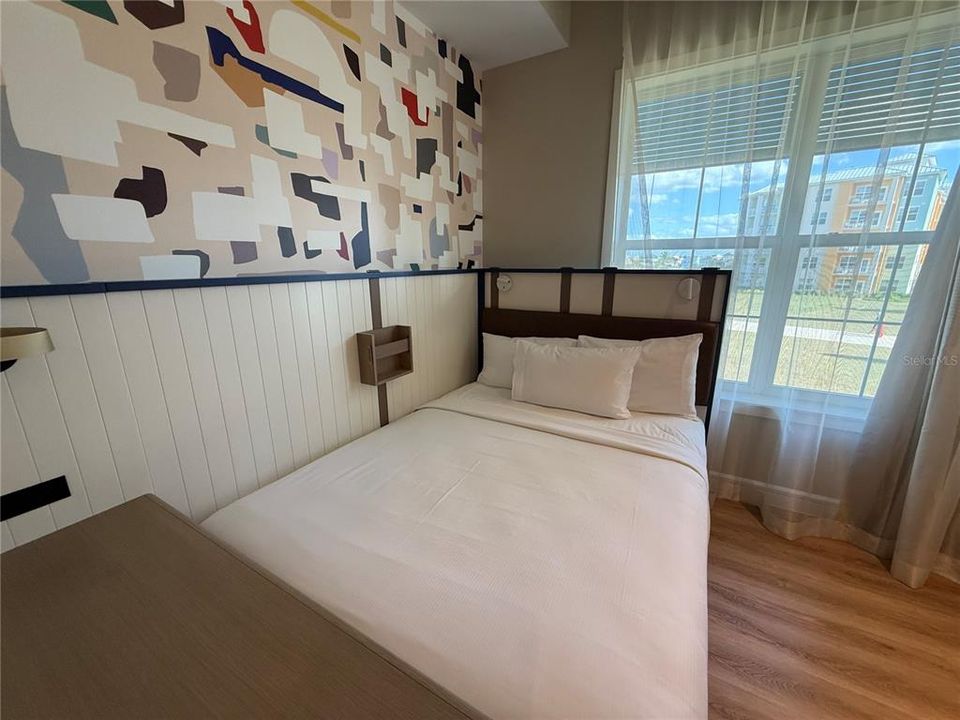 For Sale: $549,990 (2 beds, 2 baths, 1113 Square Feet)