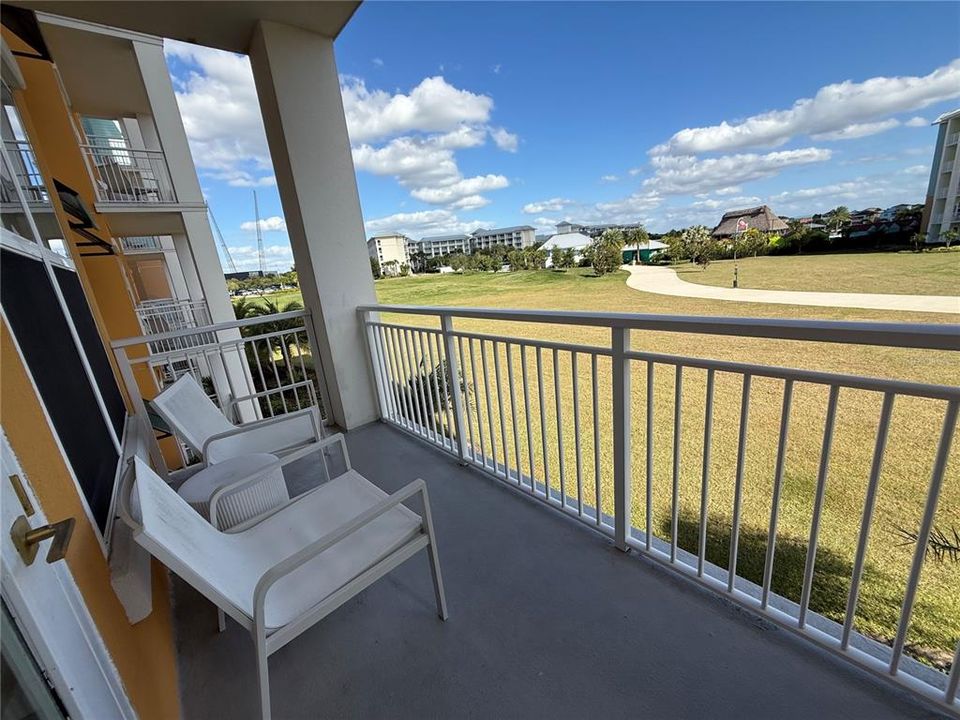 For Sale: $549,990 (2 beds, 2 baths, 1113 Square Feet)