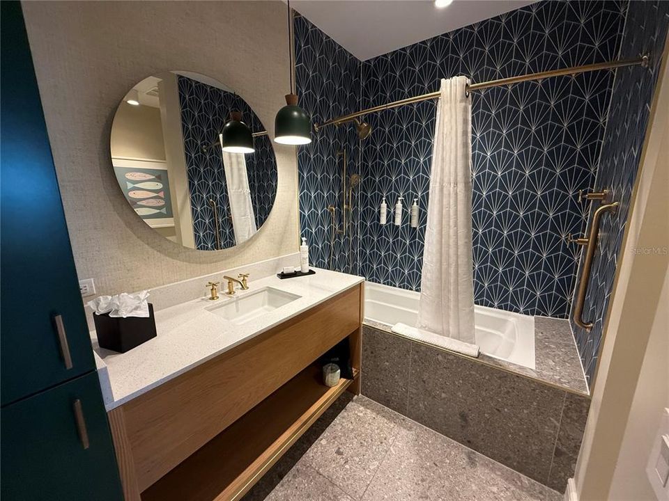 For Sale: $549,990 (2 beds, 2 baths, 1113 Square Feet)