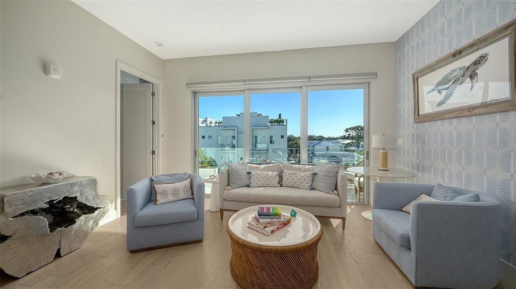 出租: $9,500 (4 贝兹, 2 浴室, 1523 平方英尺)