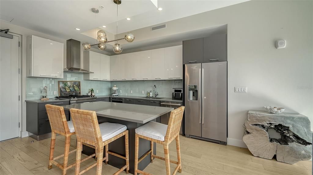 出租: $9,500 (4 贝兹, 2 浴室, 1523 平方英尺)