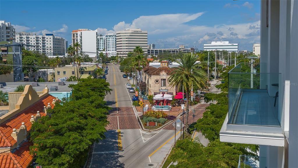 出租: $9,500 (4 贝兹, 2 浴室, 1523 平方英尺)