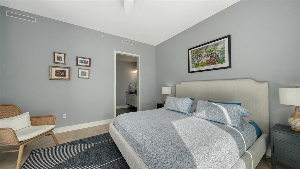 出租: $9,500 (4 贝兹, 2 浴室, 1523 平方英尺)