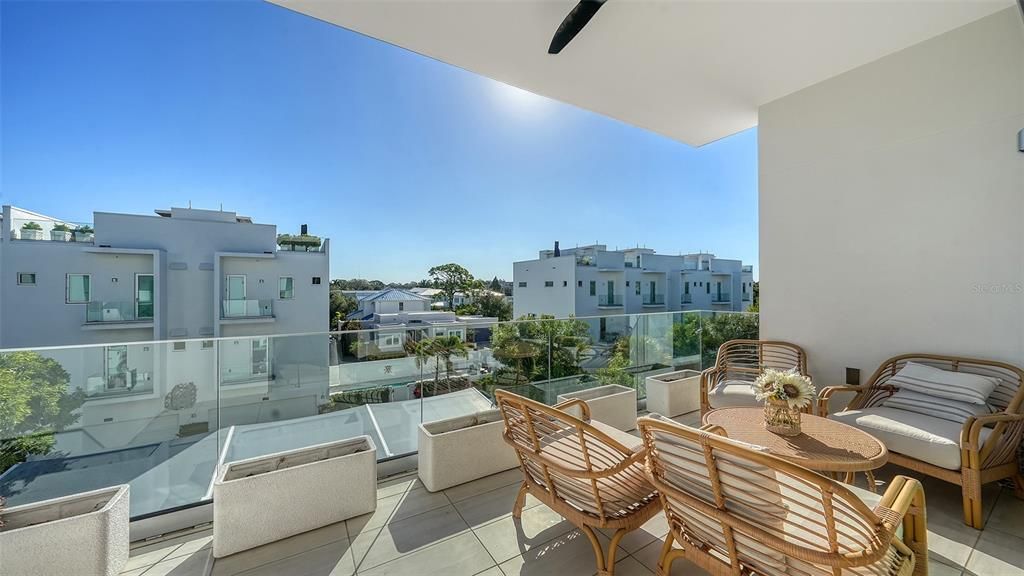 出租: $9,500 (4 贝兹, 2 浴室, 1523 平方英尺)